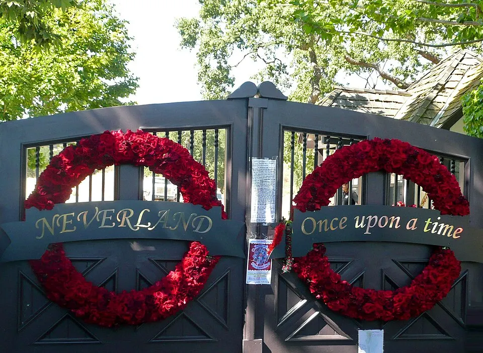 The entrance gates to Neverland Ranch